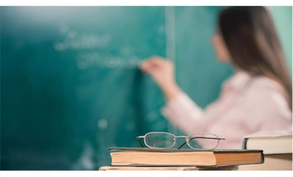 ŞIRNAK’TA ÖĞRETMENİ HEDEF GÖSTERDİLER…