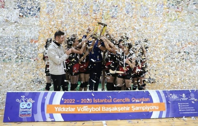 İBB Kanuni Sultan Süleyman Ortaokulu kupaya doymuyor