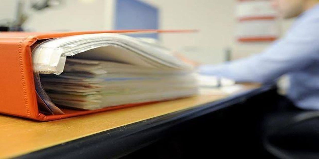 Cumhurbaşkanına hakaret eden kadın memur ihraç edildi