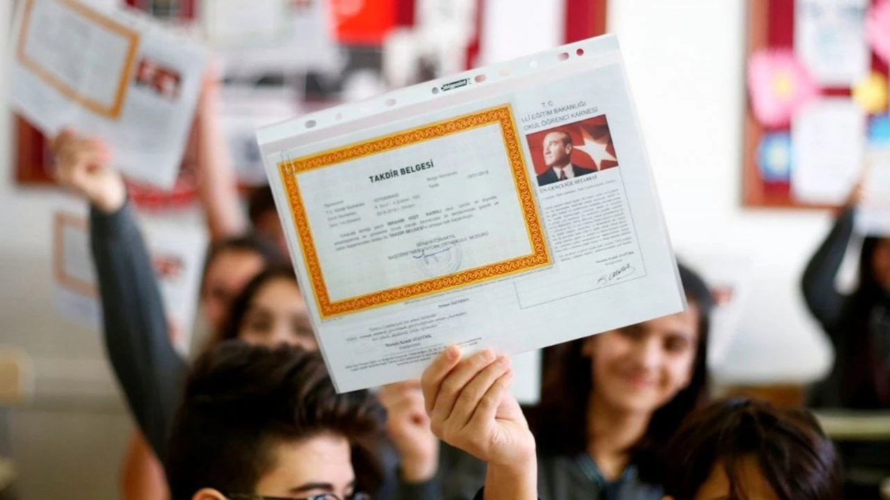 Öğrencilere karne yanında Sosyal Etkinlik belgesi verilecek mi?