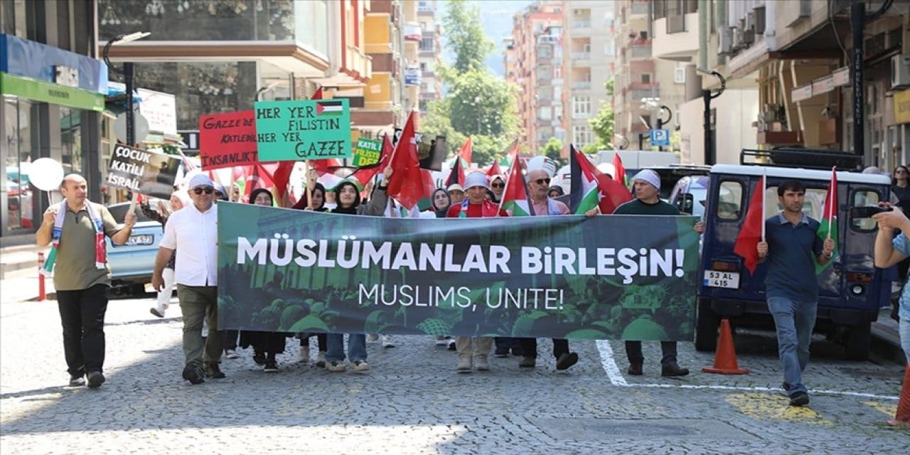 Öğretmen ve öğrenciler “sessiz yürüyüş”le İsrail’i protesto etti
