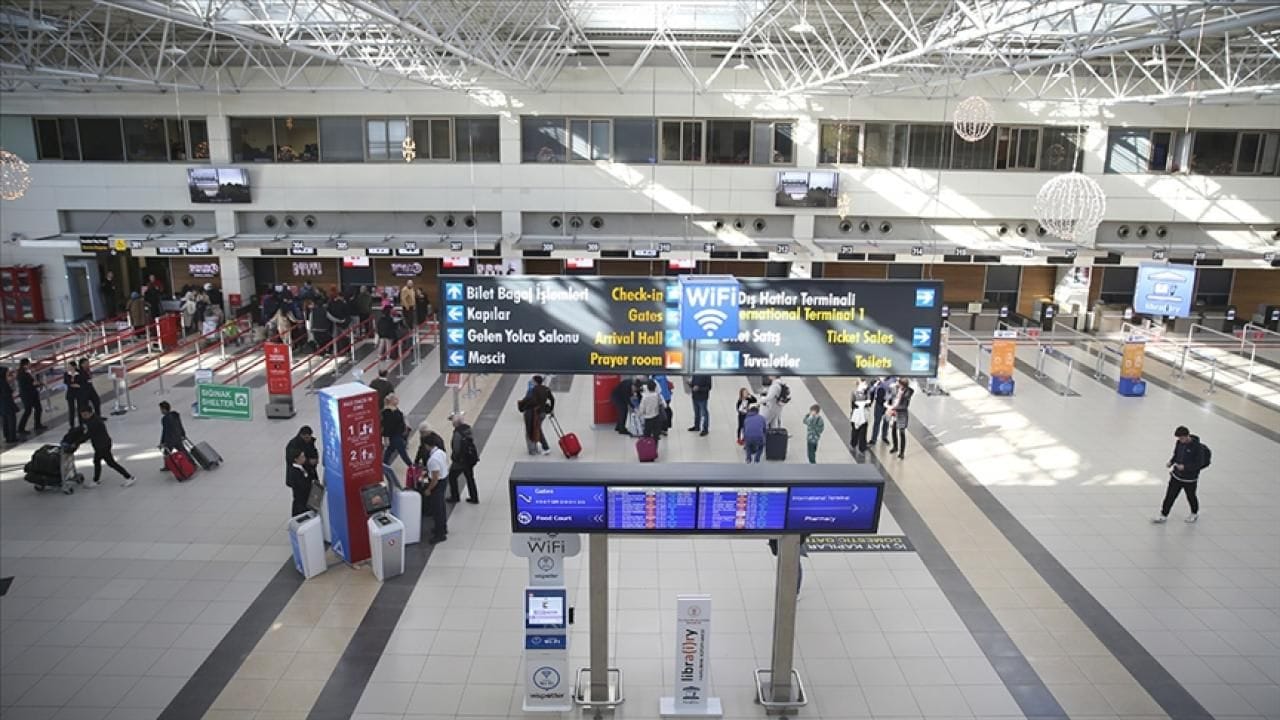 Yurt dışına çıkış harcına zam geldi!