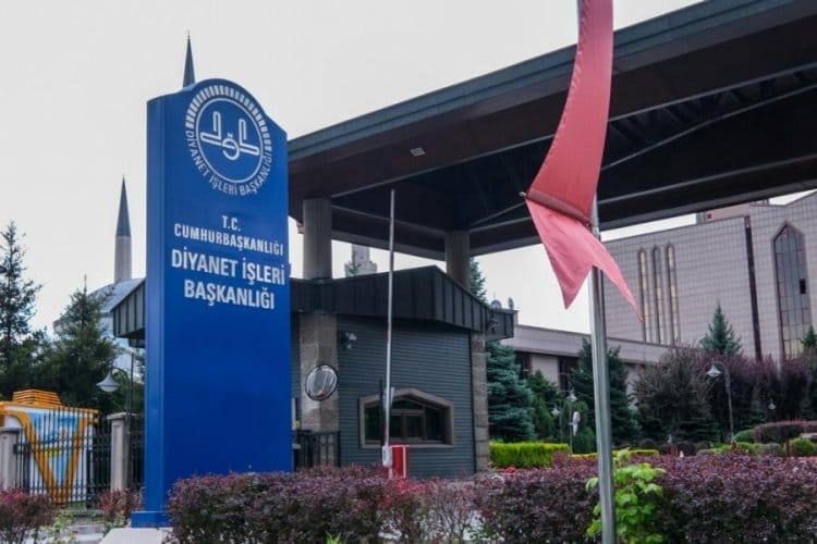 Diyanet 50 ilçe müftüsü alacak