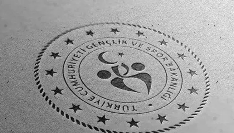 Öğrencilerine ve ailelerine ücretsiz kurs