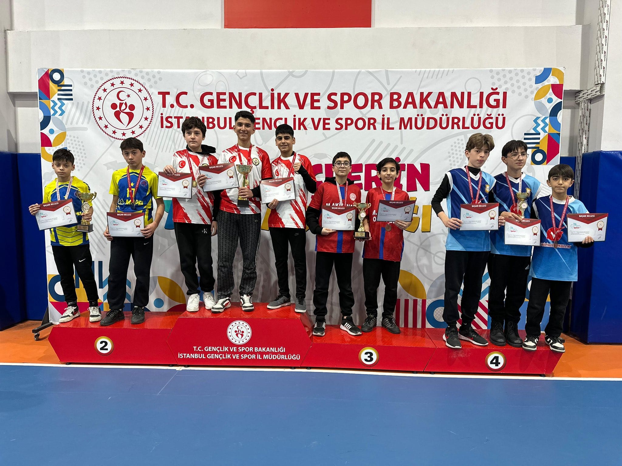 Esenyurt Osman Nuri Bakırcı Ortaokulu kız ve erkek takımı İstanbul il birincisi oldu