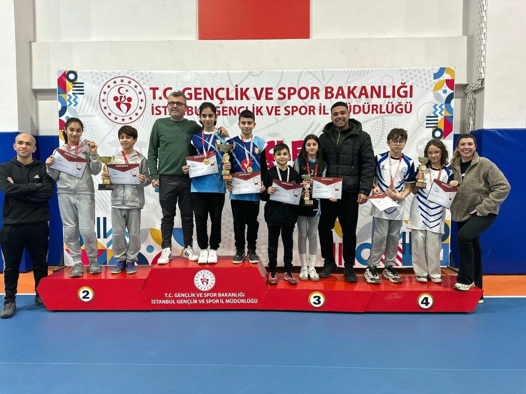 Kıraç Ortaokulundan dört kupa birden