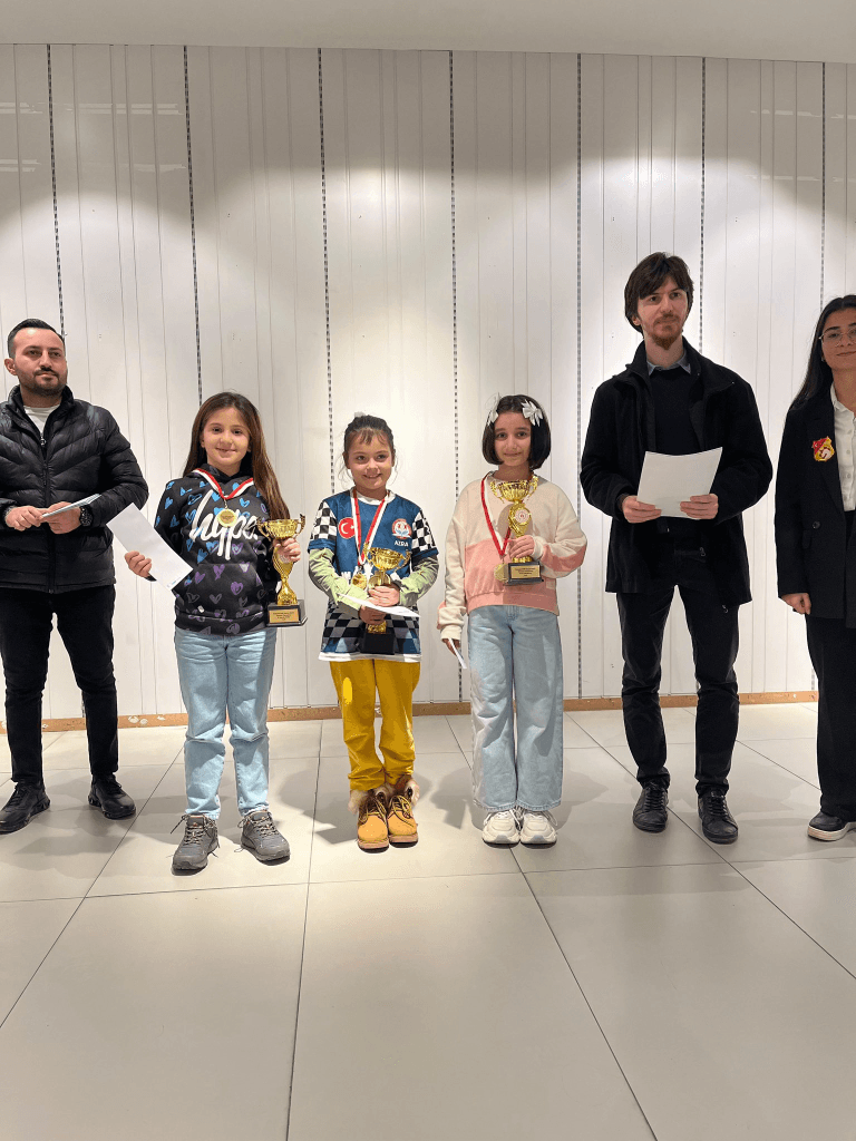 Beylikdüzü Büyükşehir İlkokulu Satranç Turnuvalarına damga vurdu!