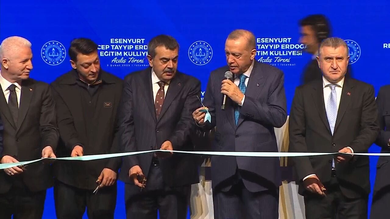 Türkiye’nin en büyük lise eğitim yerleşkesi açıldı