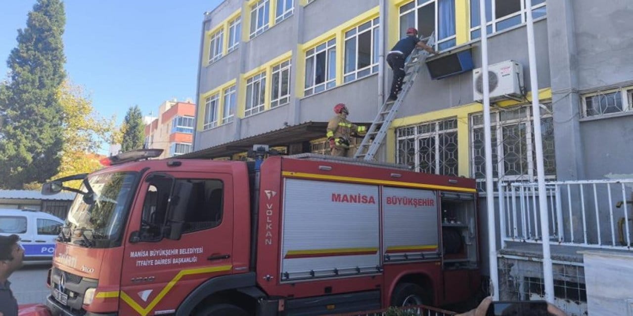 Okulda Mahsur Kalan 3 Öğrenci Kurtarıldı
