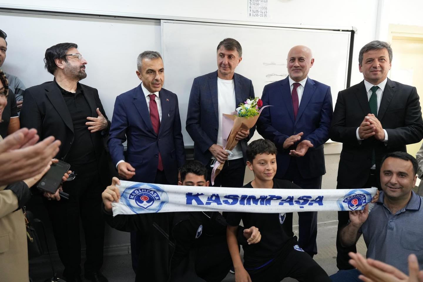 Kasımpaşa Anadolu Lisesi öğrencileri futbolcuları ağırladı