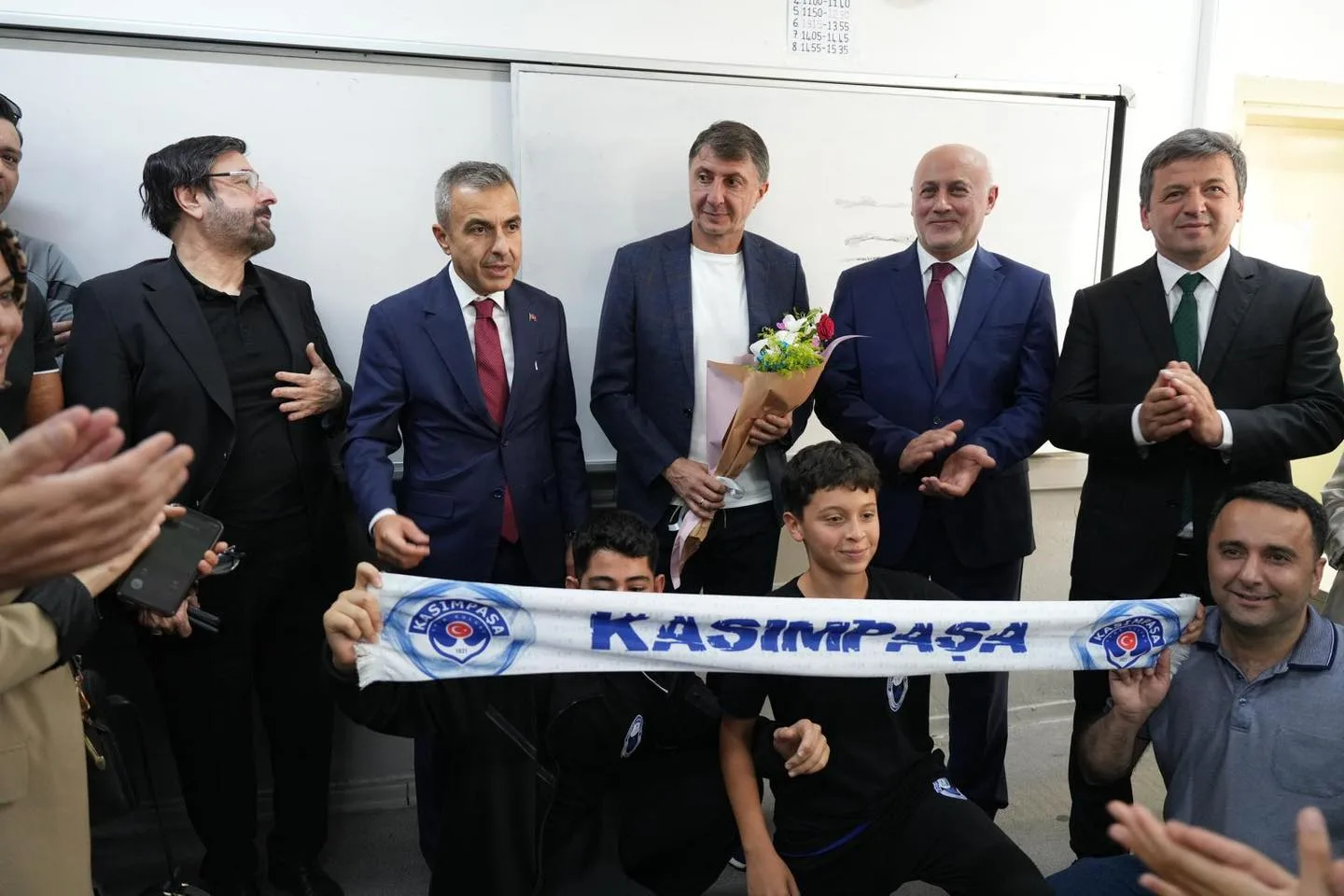 Kasımpaşa Anadolu Lisesi öğrencileri futbolcuları ağırladı