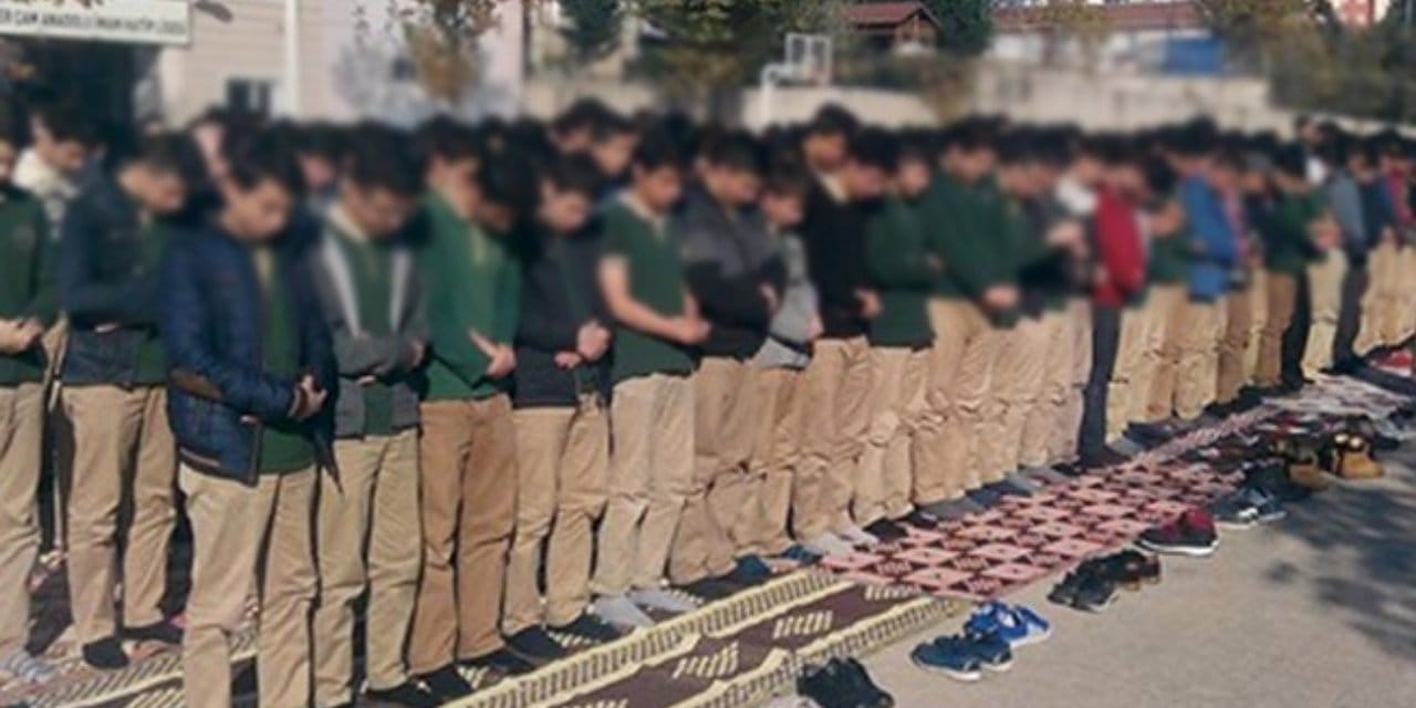 İstanbul’daki liselere cuma namazı talimatı!