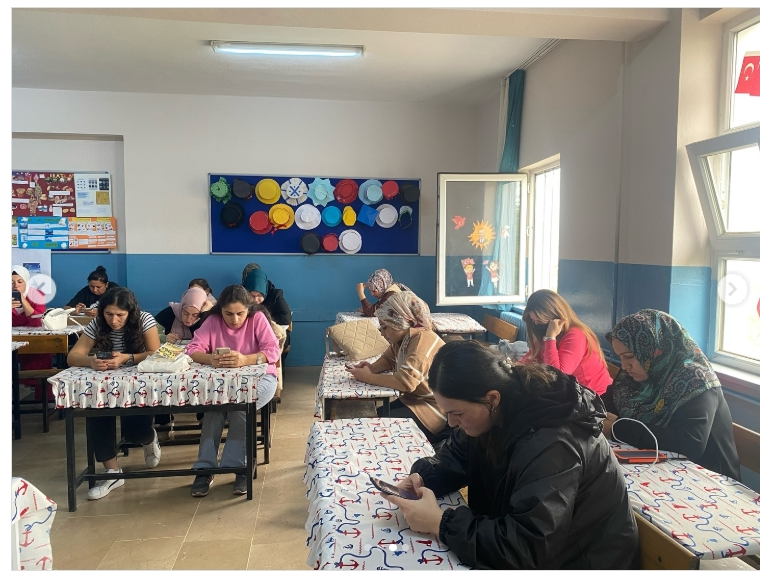 Avcılar Cumhuriyet İlkokulunda Veli Kitap Okuma Yarışması yapıldı