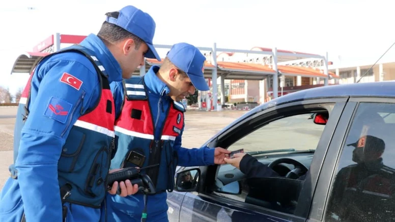 Jandarma önce ceza yazdı, kimliğini öğrenince pişman oldu