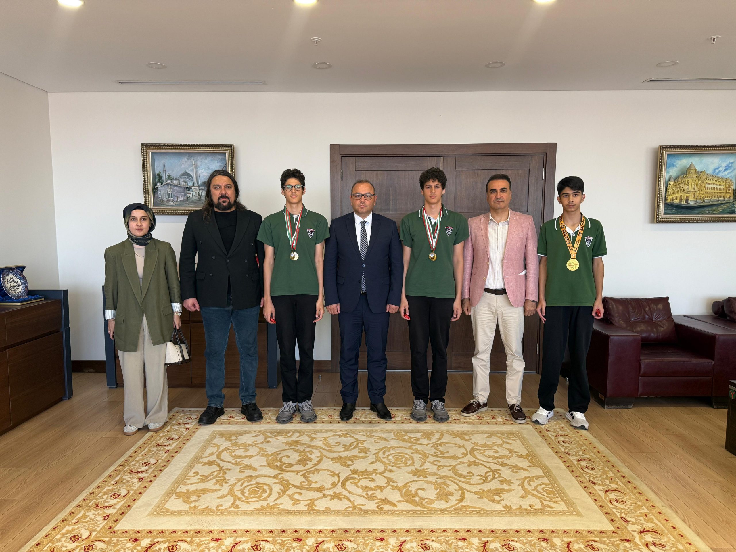 Şampiyonlardan Esenyurt Kaymakamına ziyaret